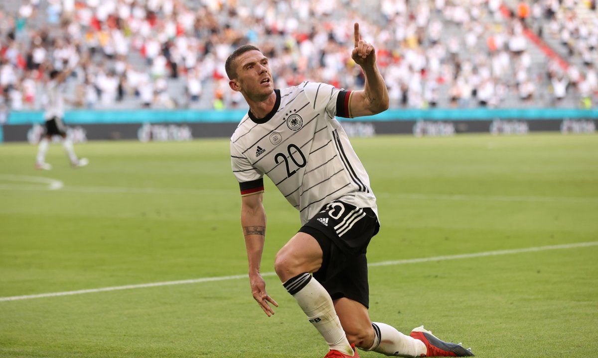 九游娱乐-包含体操赛场再起风云：西城赤兔队火力全开嵩山火箭队，新援首秀制胜边路成突破口的词条